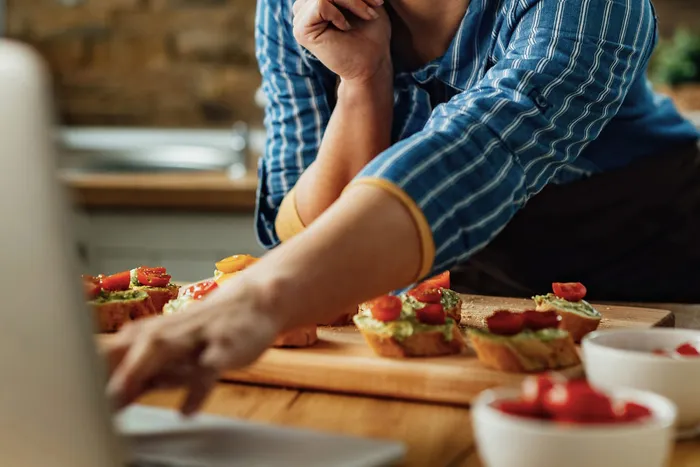 Find out how to start an online cooking school